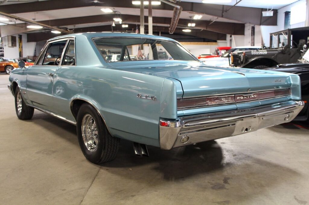 1964 Pontiac GTO Tri-Power