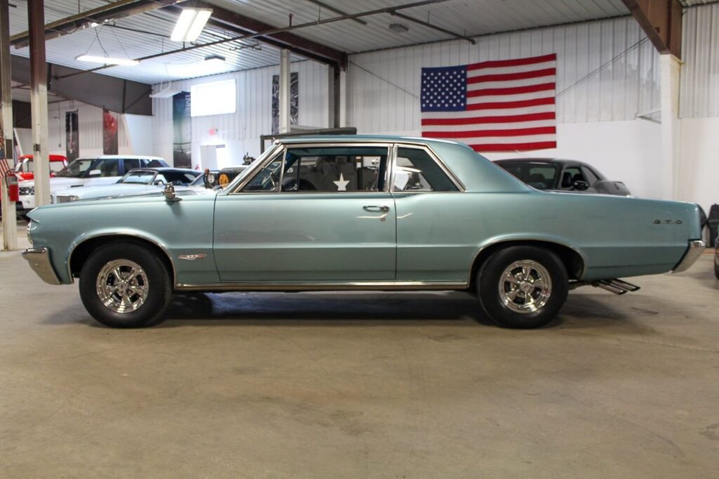 1964 Pontiac GTO Tri-Power